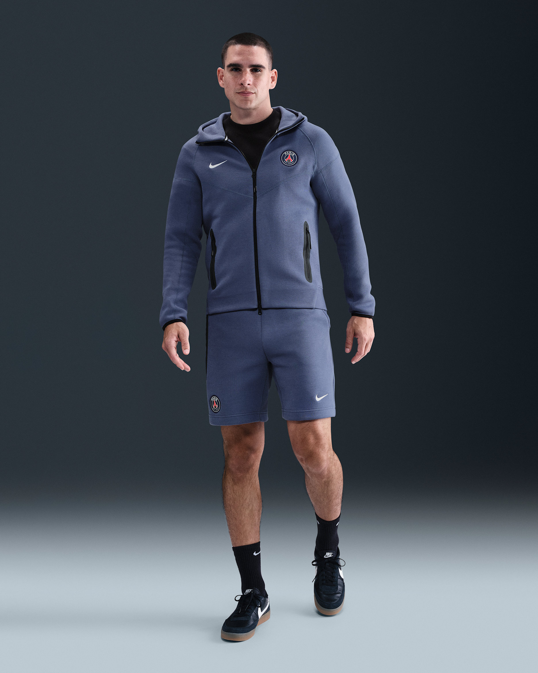 Paris Saint-Germain Tech Men's Nike Football Fleece Shorts